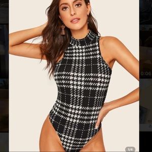 Mock-neck Houndstooth Skinny Bodysuit